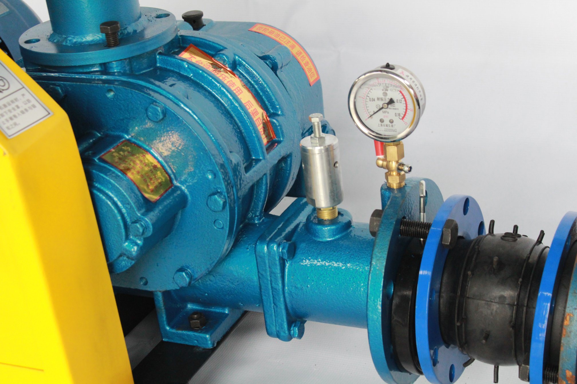 വായുസഞ്ചാരവും ഓക്‌സിജനേഷൻ റൂട്ട്‌സ് എയർ ബ്ലോവർ: മലിനജല സംസ്‌കരണത്തിനും അക്വാകൾച്ചറിനും ഒപ്റ്റിമൽ എയർ ഫ്ലോ ഉറപ്പാക്കൽ